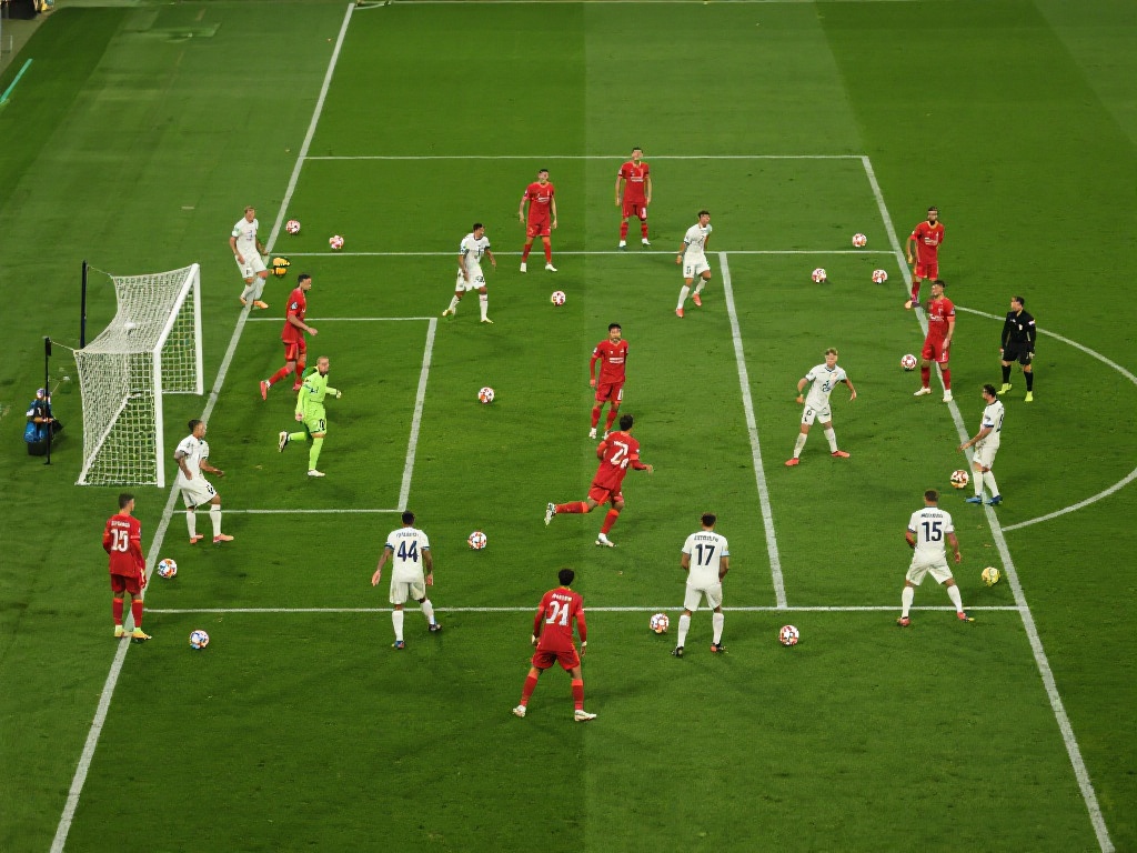 此外，球队目前采取4-5-1阵型，以中场